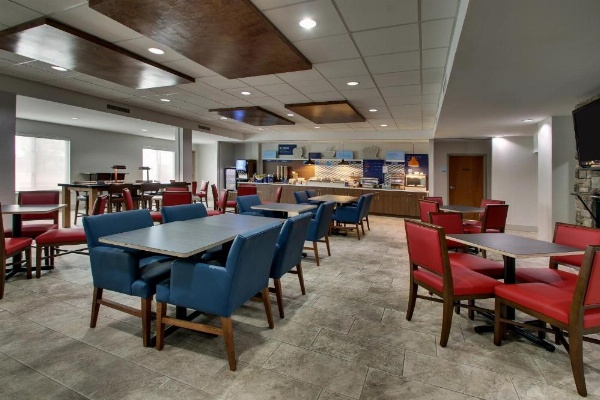 Holiday Inn Express Hotel & Suites Waukegan/Gurnee image 11