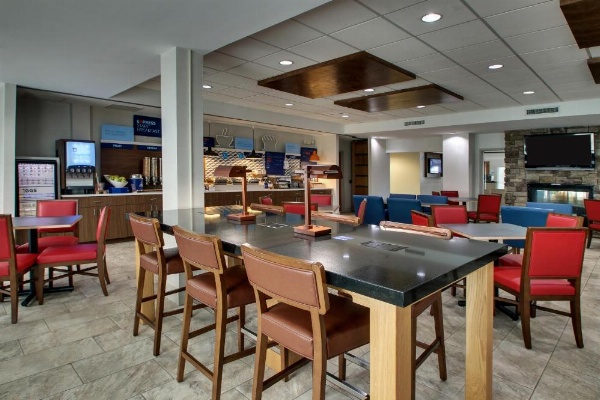 Holiday Inn Express Hotel & Suites Waukegan/Gurnee image 13