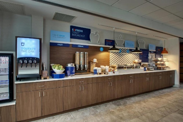 Holiday Inn Express Hotel & Suites Waukegan/Gurnee image 15