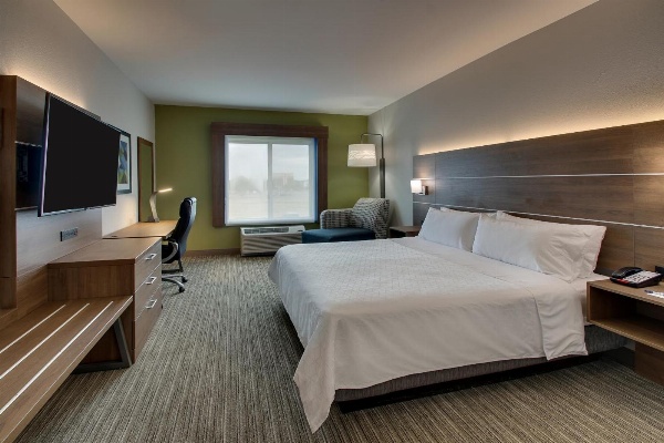 Holiday Inn Express Hotel & Suites Waukegan/Gurnee image 3